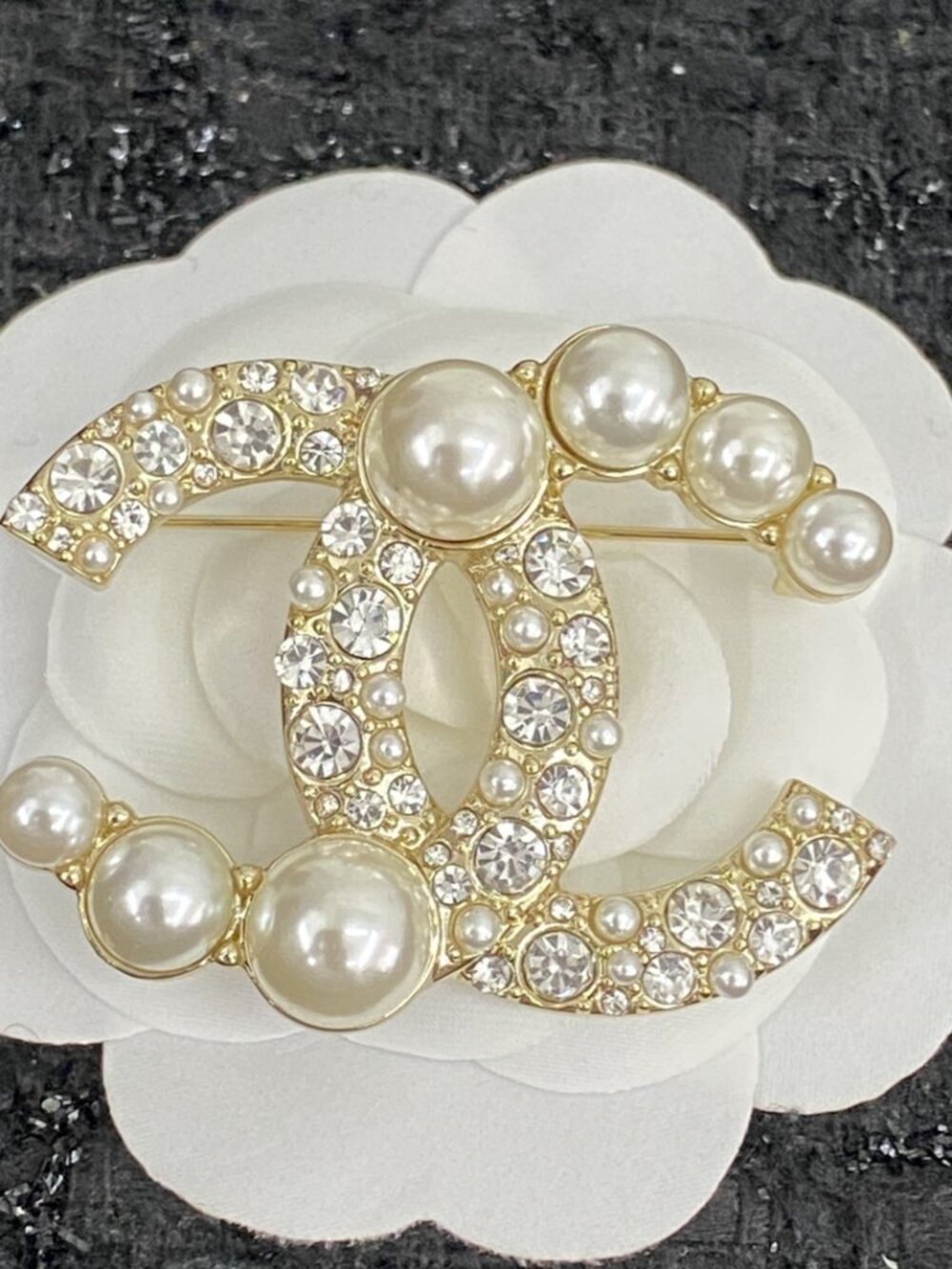 ✨ Chanel Gold Brooch
